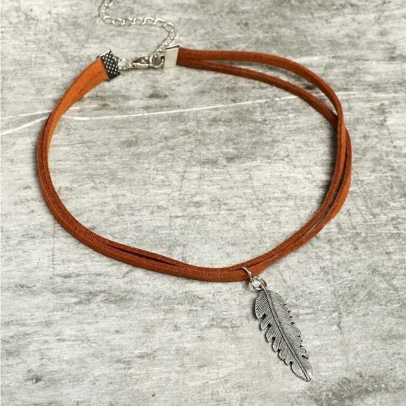 Layered choker suede  and feather pendent - Picture 2 of 6